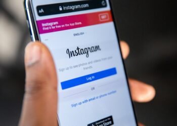 Handheld phone with instagram