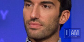 Justin Baldoni at 2015 PaleyFest
