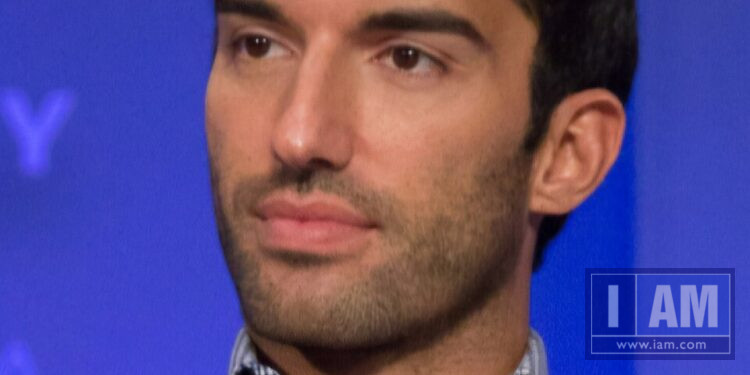 Justin Baldoni at 2015 PaleyFest