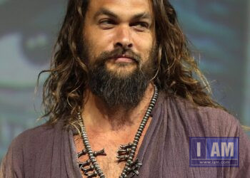 Jason Momoa speaking at San Diego Comic-Con International (2018)