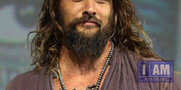 Jason Momoa speaking at San Diego Comic-Con International (2018)