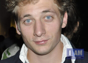 Jeremy Allen White at the AT&T Center (2013)