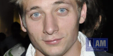 Jeremy Allen White at the AT&T Center (2013)
