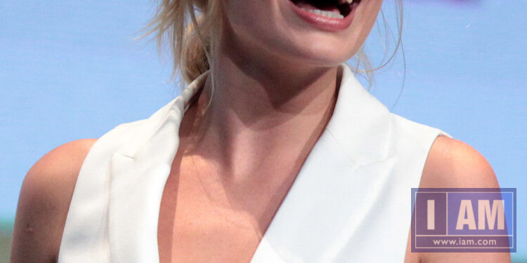 Margot Robbie at San Diego Comic-Con International (2015)