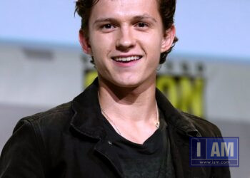 Tom Holland speaking at San Diego Comic-Con International (2016)